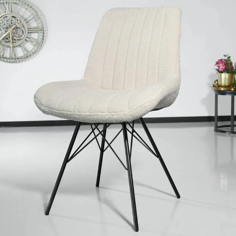 Chaise de salle à manger Chesro sable avec assise en tissu teddy